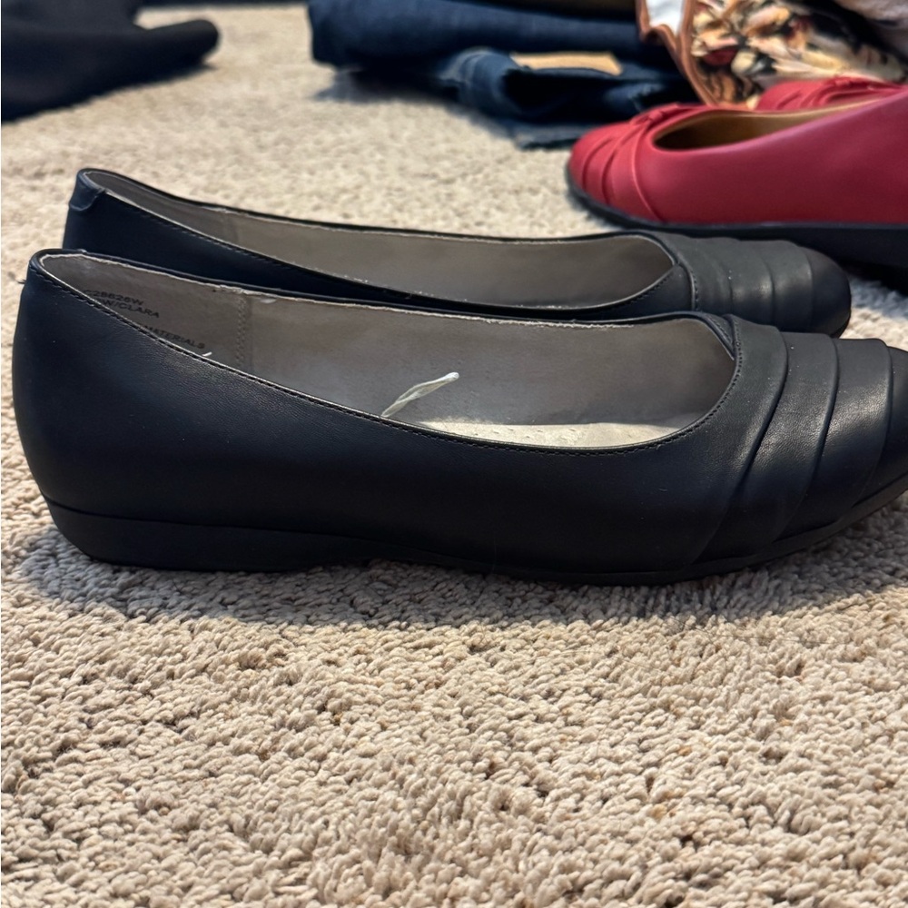 Cliffs by WHITE MOUNTAIN Black Women's Flats